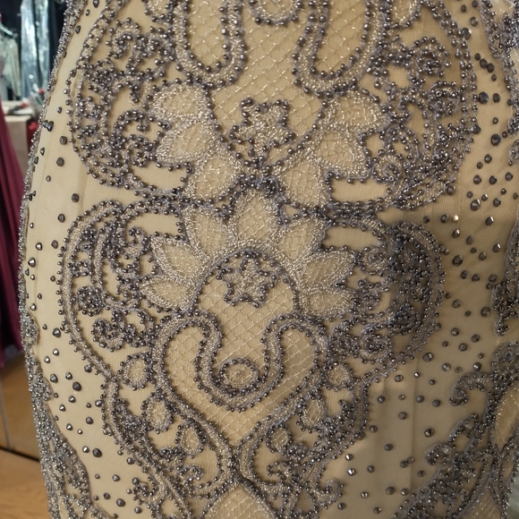 Formal or prom dress - Picture 7 of 8